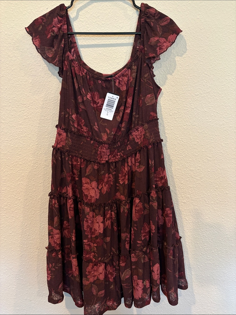 NWTTorrid 0X Floral Ruffled Short Sleeve Tiered Dress - Burgundy with Rose Print